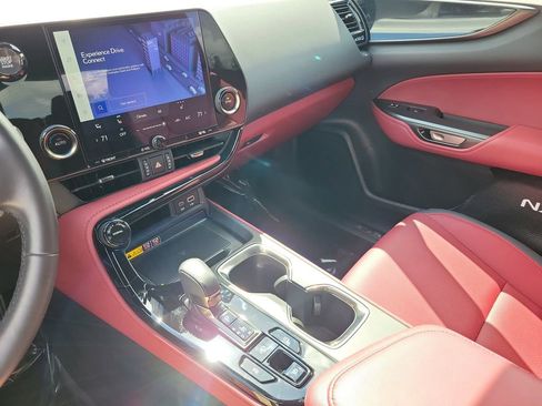Used 2025 Lexus NX 250 FWD w/ Accessory Package (K3) image 31