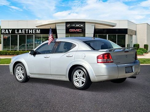 Used 2010 Dodge Avenger R/T FWD image 3