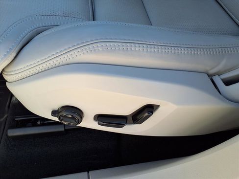 Certified 2023 Volvo XC60 B5 Ultimate w/ Climate Package image 22