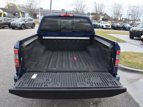 Used 2023 Nissan Frontier SV w/ SV Convenience Package image 11