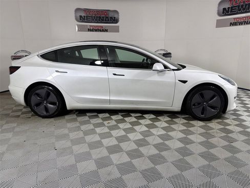 Used 2020 Tesla Model 3 Standard Range Plus image 4