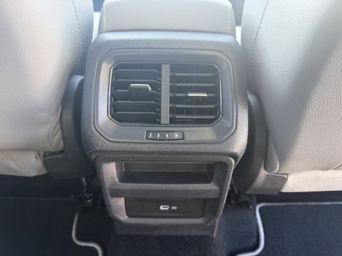 Used 2023 Volkswagen Taos SE w/ Panoramic Sunroof Package image 16