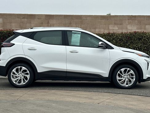 Certified 2023 Chevrolet Bolt EUV LT FWD image 3