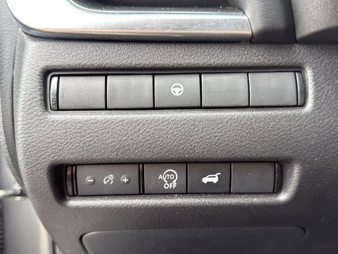 Used 2024 Nissan Rogue SV image 10