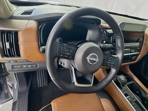 Used 2024 Nissan Pathfinder Platinum image 11