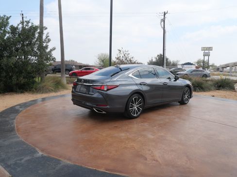 Used 2024 Lexus ES 350 w/ Premium Package image 2