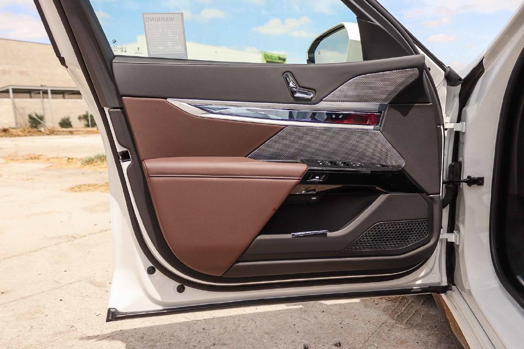 Used 2026 BMW 740i xDrive AWD/4WD image 23