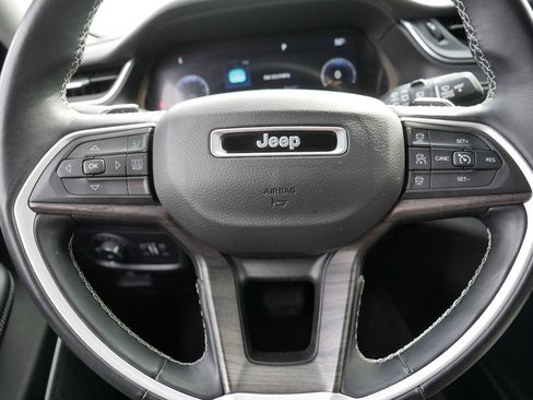 Used 2022 Jeep Grand Cherokee L Limited image 25