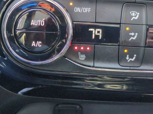 Used 2025 Chevrolet Trax LT w/ LT Convenience Package image 21