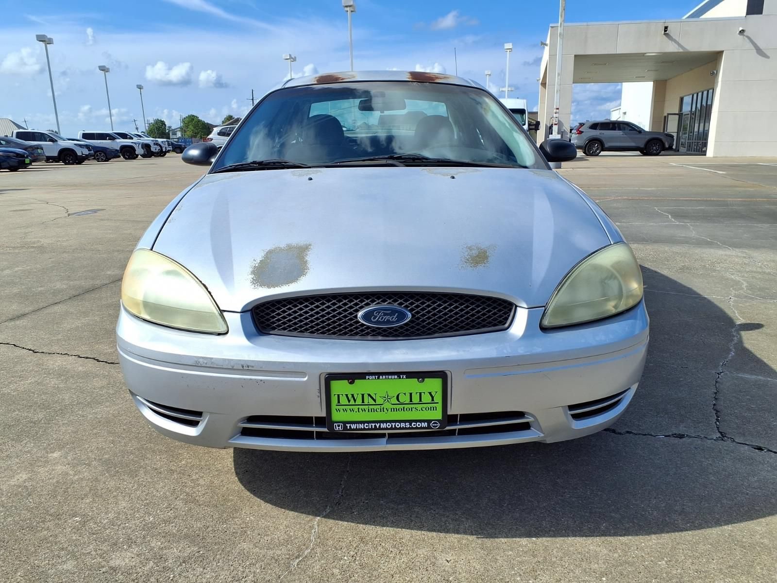 Used 2005 Ford Taurus SE FWD image 3