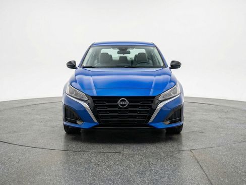 Used 2025 Nissan Altima 2.5 SV image 2