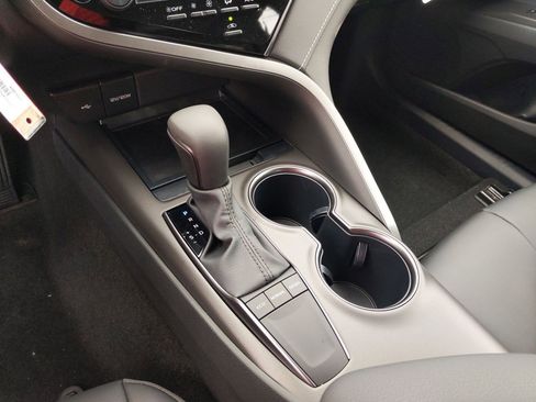 Used 2023 Toyota Camry SE image 13