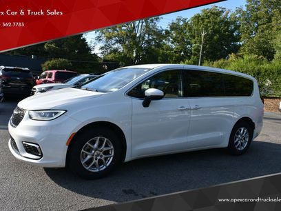 Used 2023 Chrysler Pacifica Touring