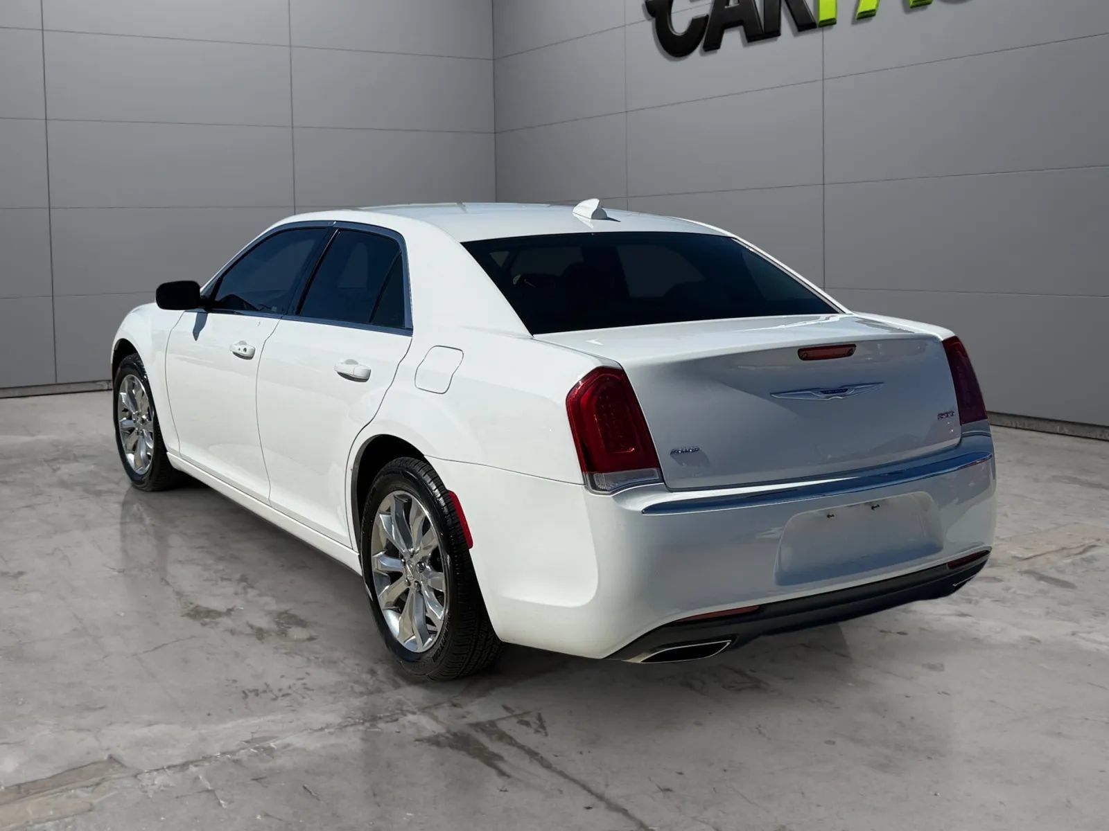 Used 2019 Chrysler 300 Touring AWD/4WD image 8