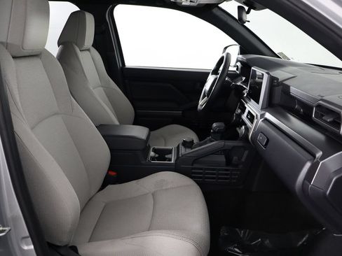 Used 2025 Toyota 4Runner SR5 AWD/4WD image 19