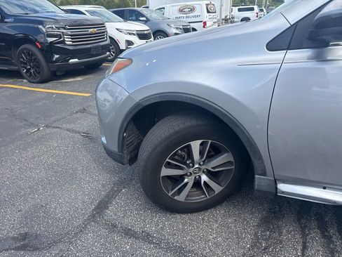 Used 2017 Toyota RAV4 XLE image 4