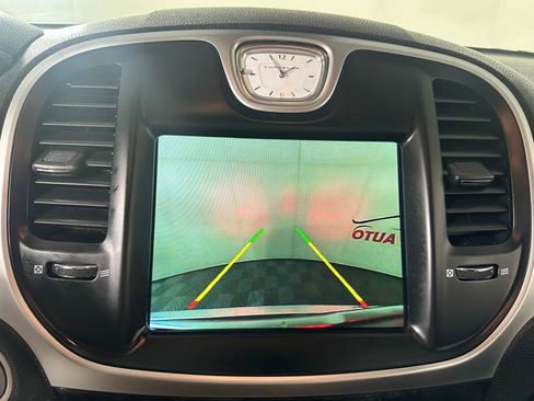 Used 2018 Chrysler 300 Limited w/ Safetytec Plus Group image 31