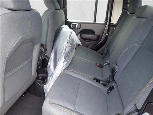 New 2025 Jeep Gladiator Sport AWD/4WD image 9
