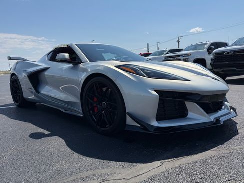 Used 2024 Chevrolet Corvette Z06 w/ Z07 Performance Package RWD image 15