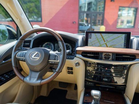 Used 2018 Lexus LX 570 4WD image 9