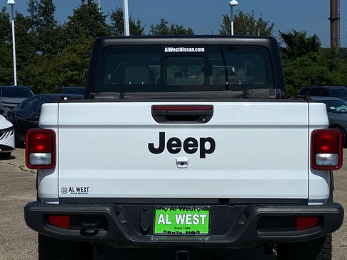 Used 2023 Jeep Gladiator Sport AWD/4WD image 6