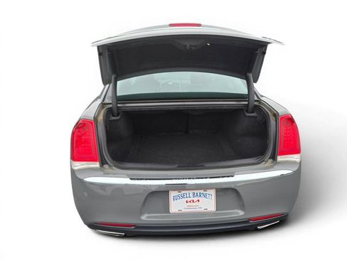 Used 2019 Chrysler 300 Touring w/ Driver Convenience Group RWD image 10