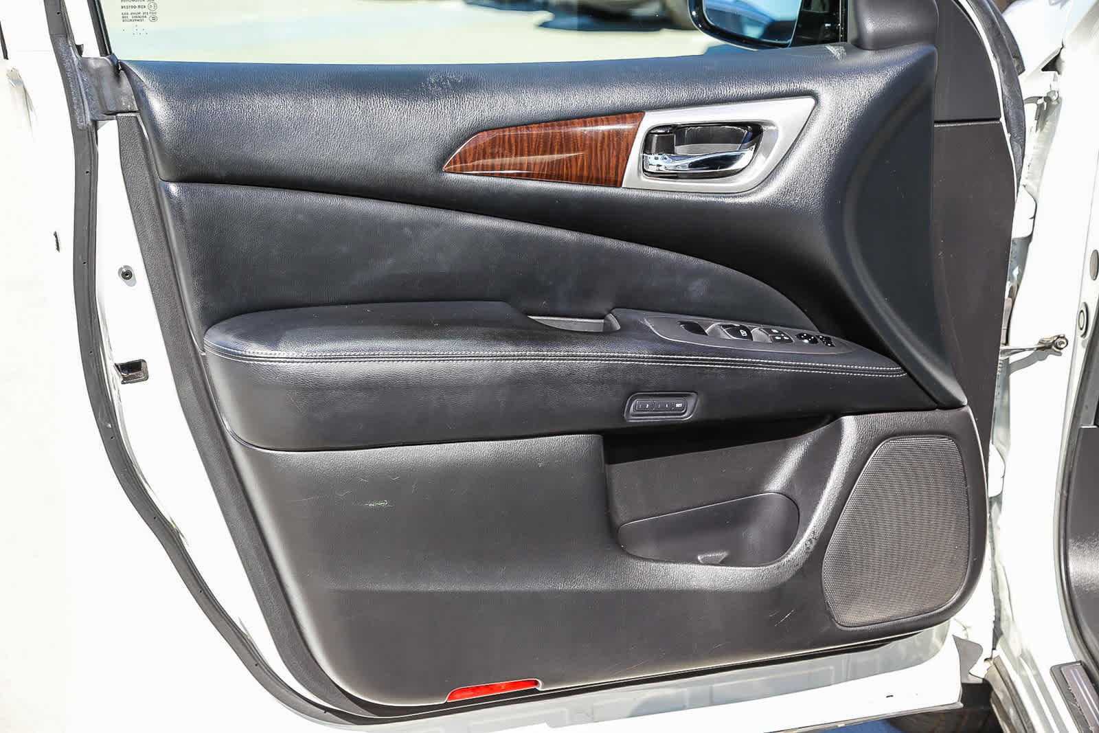 Used 2013 Nissan Pathfinder Platinum FWD image 20