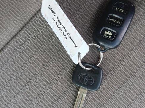 Used 2005 Toyota Camry LE FWD image 43
