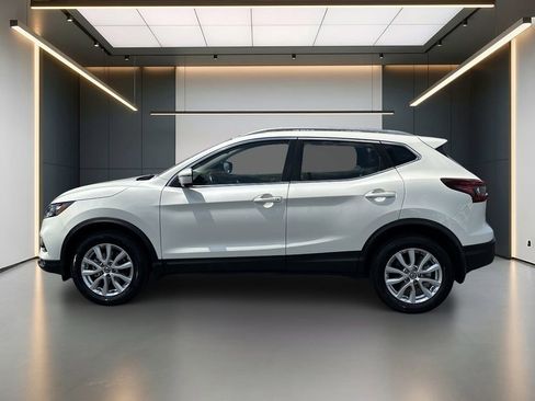 Used 2022 Nissan Rogue Sport SV w/ Technology Package AWD/4WD image 2