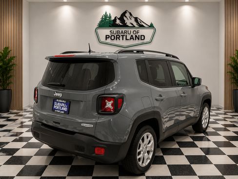 Used 2018 Jeep Renegade Latitude AWD/4WD image 3