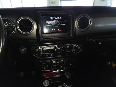 Used 2019 Jeep Wrangler Unlimited Rubicon w/ Cold Weather Group AWD/4WD image 34