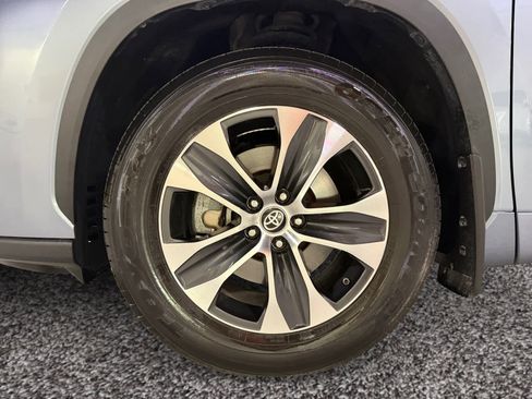 Used 2023 Toyota Highlander XLE FWD image 21