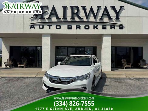 Used 2017 Honda Accord Touring image 1