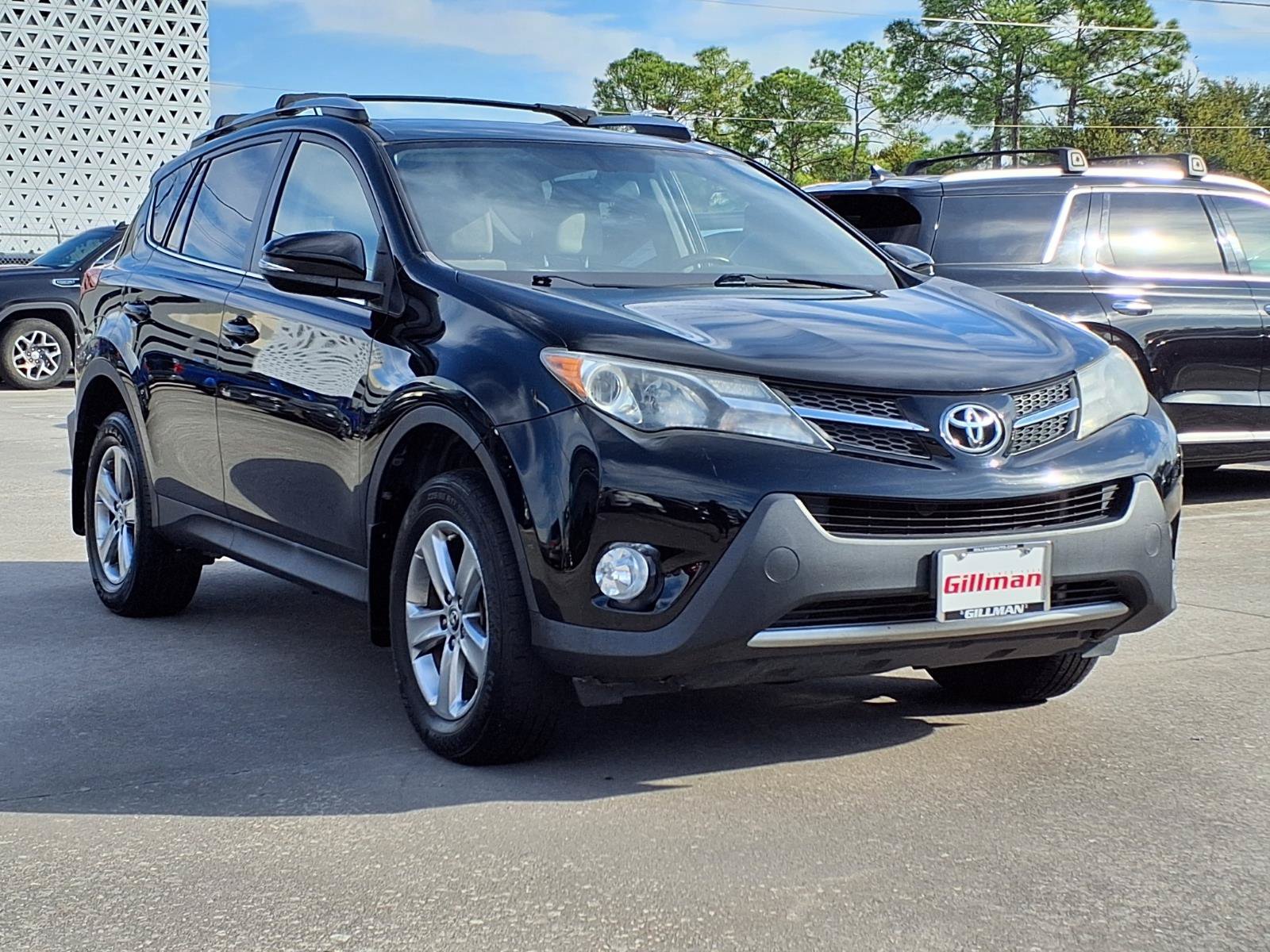 Used 2015 Toyota RAV4 XLE FWD image 2