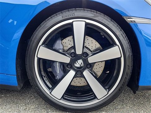 Used 2025 Porsche 911 Carrera image 13