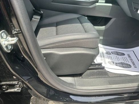 New 2026 Chevrolet Equinox LT w/ Convenience Package II FWD image 34