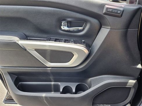 Used 2017 Nissan Titan PRO-4X w/ Pro-4x Convenience Package image 32