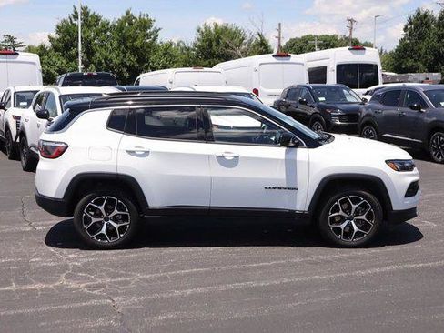 Used 2025 Jeep Compass Limited AWD/4WD image 5