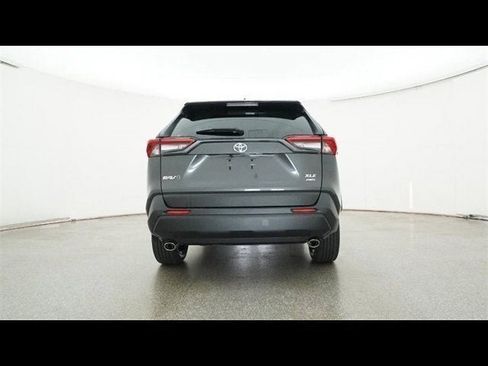 Used 2025 Toyota RAV4 XLE Premium image 31