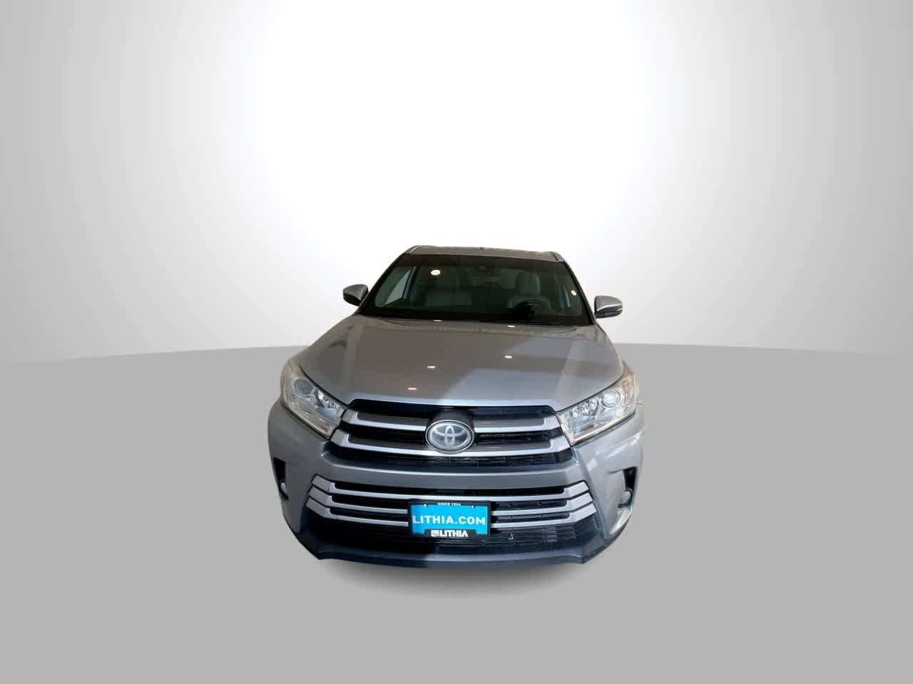 Used 2018 Toyota Highlander XLE AWD/4WD image 3