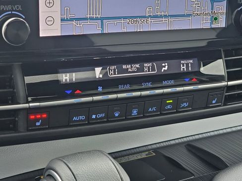 Used 2022 Toyota Sienna XSE FWD image 35