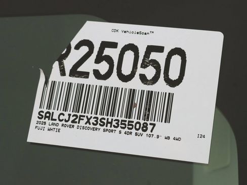 Used 2025 Land Rover Discovery Sport S image 31