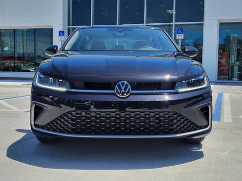 New 2025 Volkswagen Jetta SE image 2