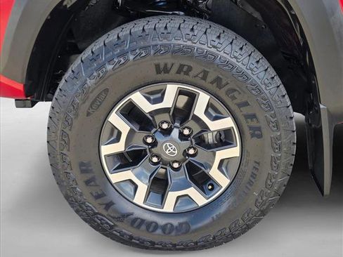 Certified 2022 Toyota Tacoma TRD Off-Road w/ TRD Premium Off Road Package AWD/4WD image 23