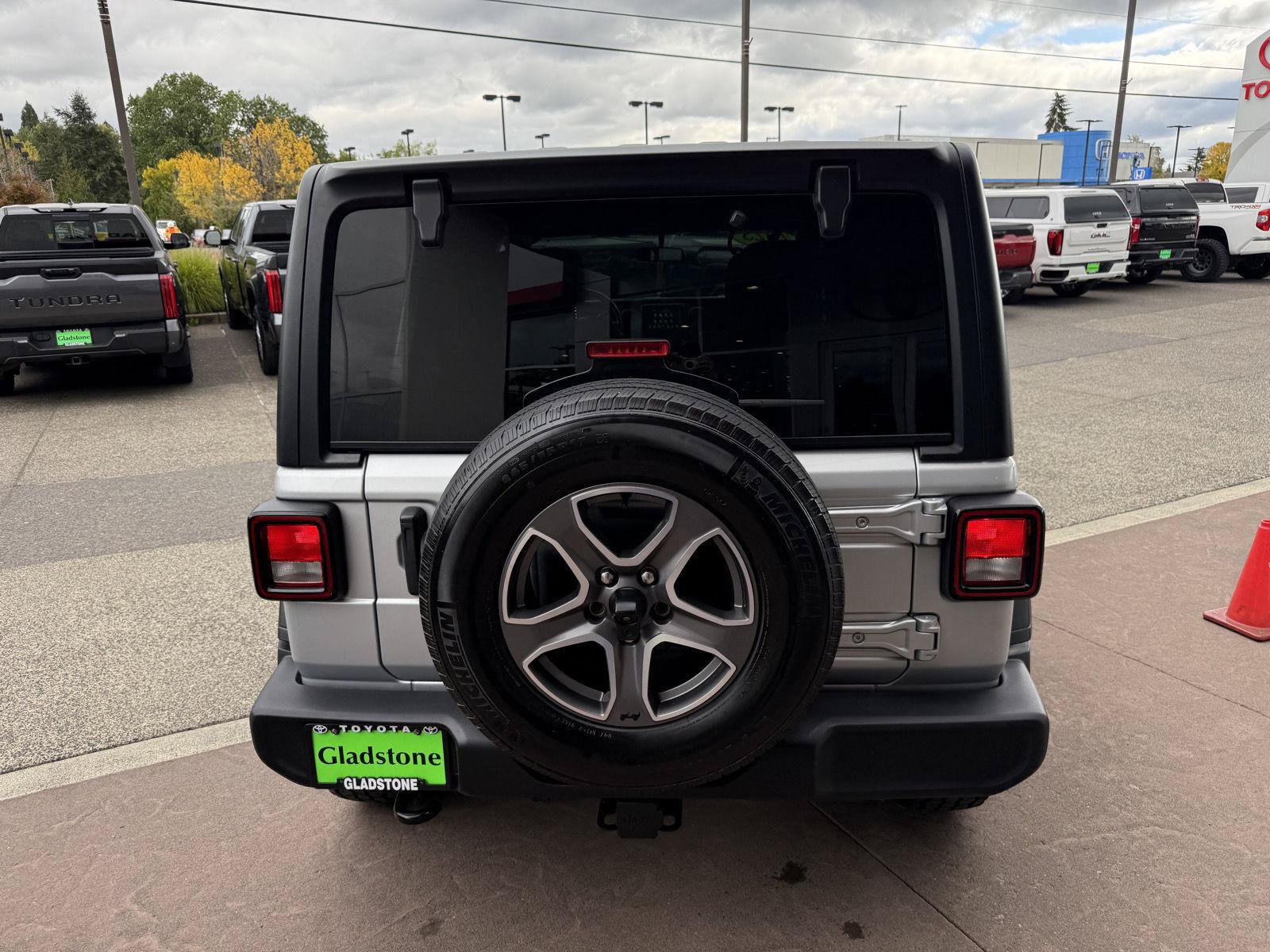 Used 2023 Jeep Wrangler Unlimited Sport AWD/4WD image 5