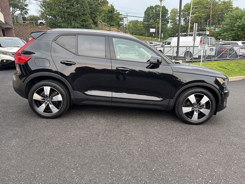 Used 2020 Volvo XC40 T5 Momentum w/ Protection Package Premier AWD/4WD image 3
