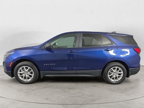 Used 2023 Chevrolet Equinox LS w/ LS Convenience Package image 2