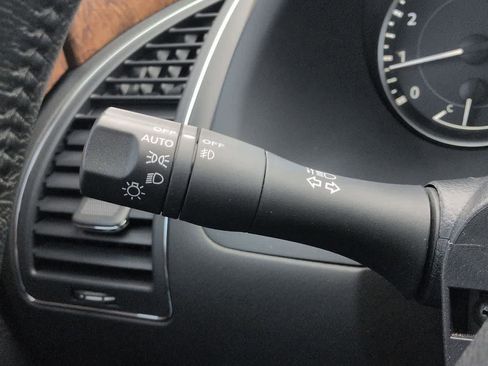 Used 2022 Nissan Armada SL w/ Captain's Chairs Package image 27