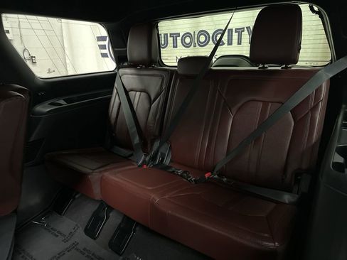 Used 2024 Ford Expedition Limited AWD/4WD image 23