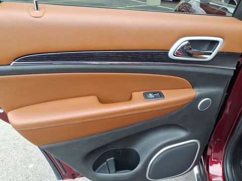 Used 2018 Jeep Grand Cherokee Summit image 9